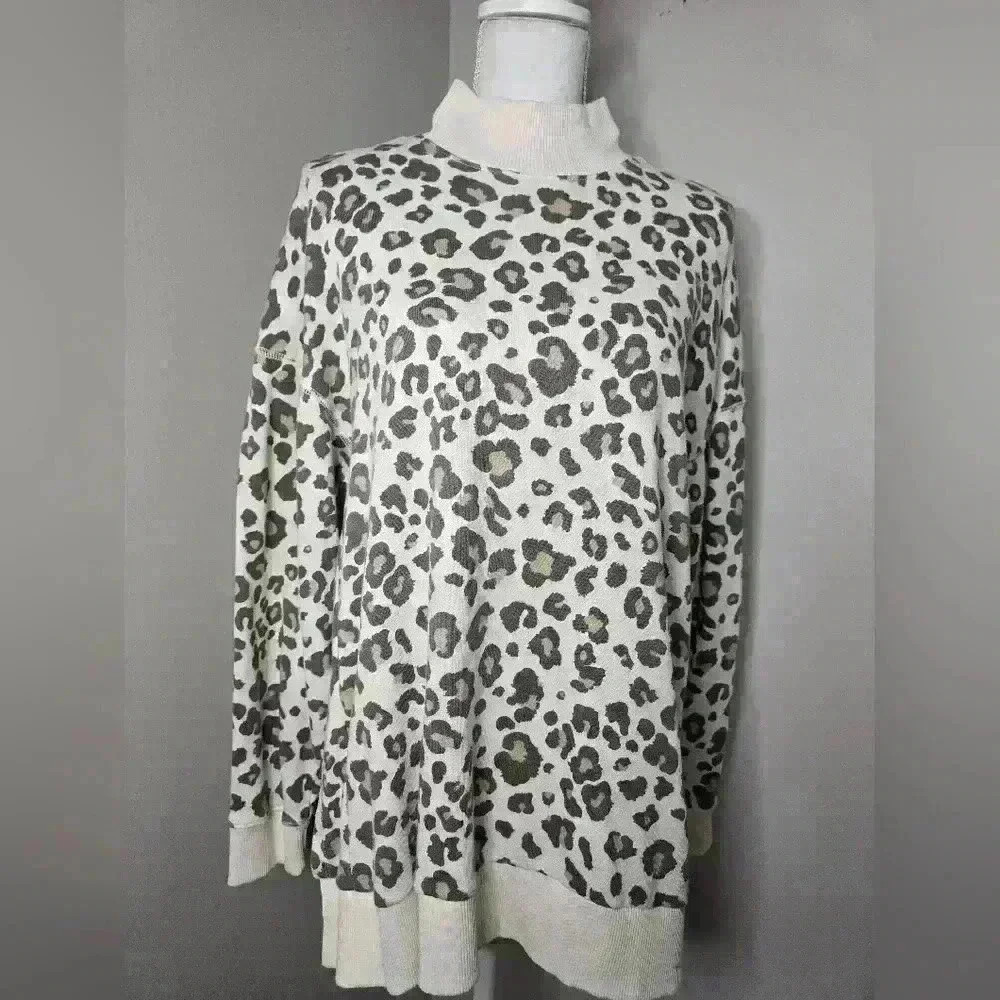 American Eagle Mock Neck Jegging Fit Leopard Pullover Sweatshirt Small Oversized